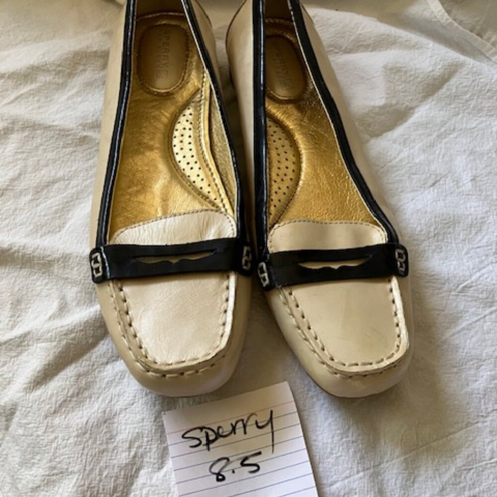 Sperry Pink Patent leather shoes